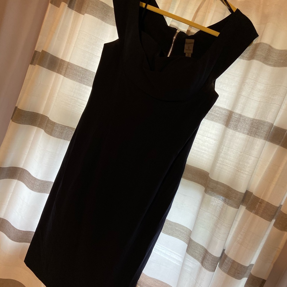 VERA WANG Navy blue, below the knees. Size 10